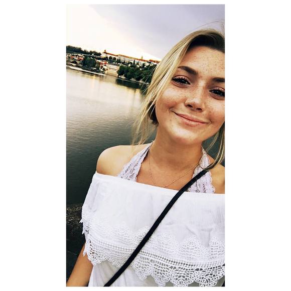 Meet your Posher, Michelle - Picture 1 of 1